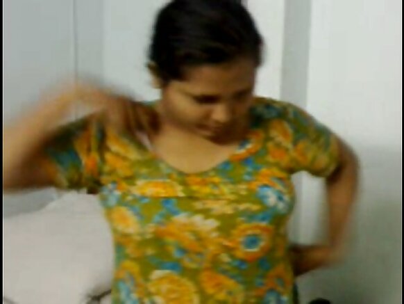 I desi umukobwa mwiza sexy inyuma yo kwiyuhagira mu congereza ca desi