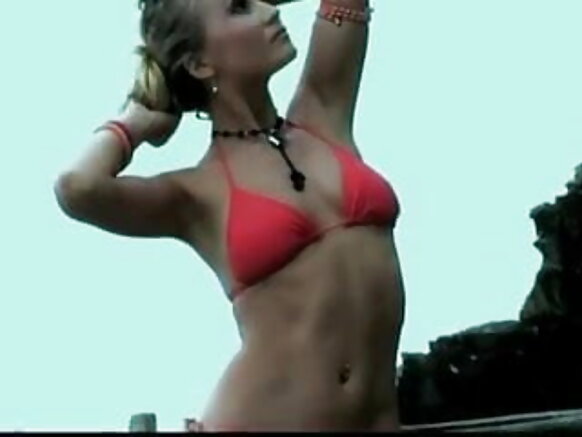 Bikini ishushe cane amafoto y'akarorero igihe c'amabere y'igihindi amasanamu y'igitsina