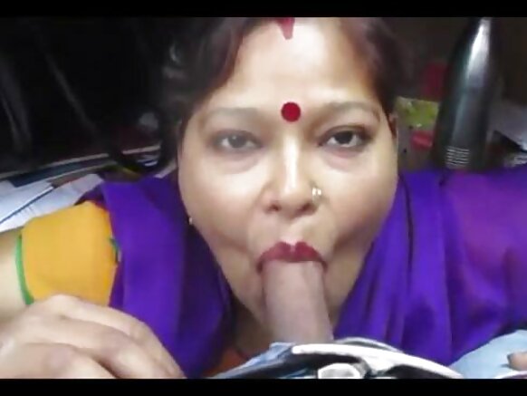 Desi aunty atanga igitsina Desi igitsina n'amasanamu y'igihindi giteye igomwe deepthroat creampie