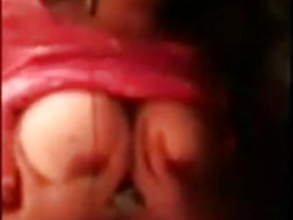 Sexy Paki umusore yerekana amabere manini manini y'umuyabaga muri filime yiwe y'igitsina y'igitsina kuri skype