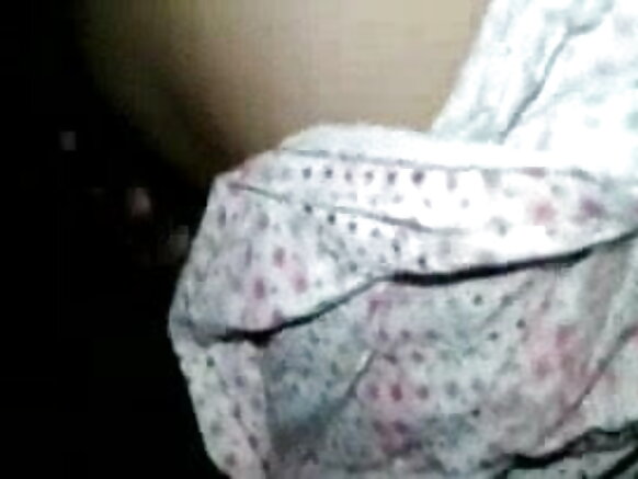 Desi akuze bhabhi araryoherwa n'imibonano mpuzabitsina ata n'igitsina kinini c'umwana wa mushikiwe sexy film