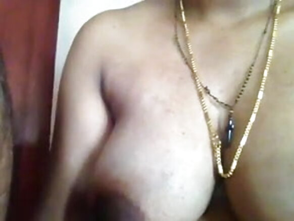 Umugore w'umuhindi yerekanye amabere yiwe manini cane