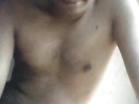 Umukobwa w'umuhindi ampa igitsina ampa igitsina