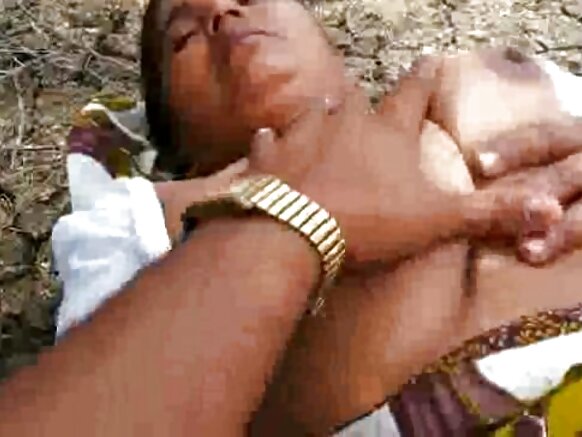 Umuhindi Aunty Karnataka Amabere manini, Icongereza Filime Imboro Igaragaza