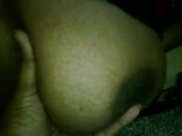 Aunty mallu videwo y'ubusambanyi yuzuye Aunty ashaka amabere manini