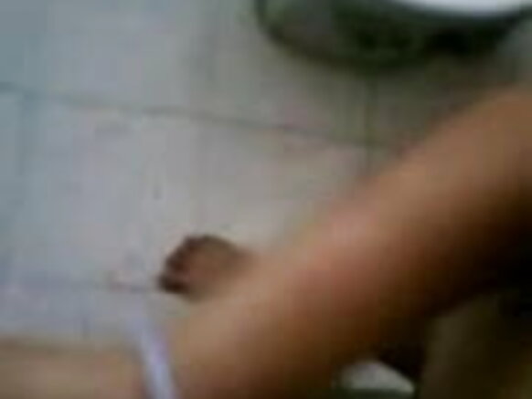Umukobwa mwiza w'amabere menshi wo mu buraruko bw'Ubuhindi yararyohewe n'amabere yiwe y'umukinyi wa filime bf