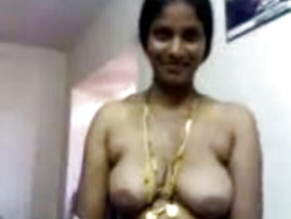 Aunty Telugu Dale wo mu Buhindi bwo mu Bumanuko yerekana ishusho yiwe y'igitsina amabere ashaka Icongereza ku mukiriya wiwe