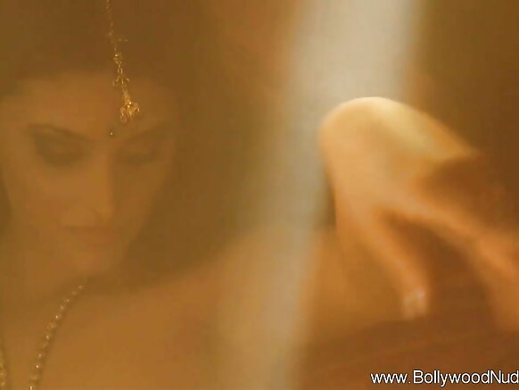 Umuvyinyi mwiza wa Bollywood aradutera umunezero udasanzwe kandi akadutera umunezero mu videwo ya filime y'igihindi