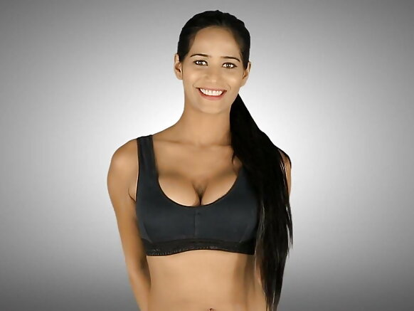 Ponam Pandey hindi filime y'igitsina gishushe yoga desi amabere n'indogoba desi