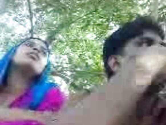 Desi aunty hindi filime y'igihindi iteye isoni ipfa desi sekuru ariko arisambanya muri parike