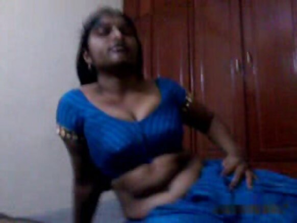 Andhra aunty yerekana ifoto y'ubusambanyi n'impuzu y'igitsina mu congereza