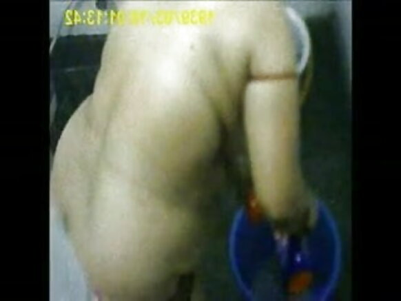 bangla desi igitsina giteye igomwe matrasi desi yihishije cam umubanyi bhabhi kwoga kwihishije cam ubwogero