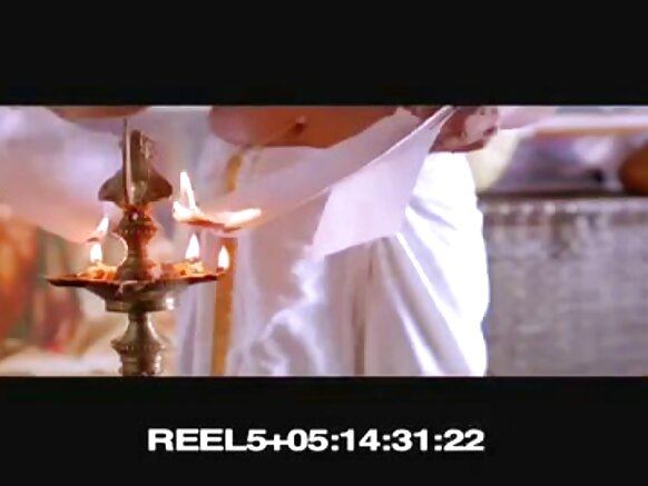 Nandana Sen yerekana amabere yuzuye mu mpuzu y'imbere