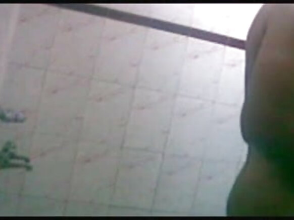 Desi yuzuye sexy sexy film umugore w'umuhindi ariko ariyuhagira n'umugabo wiwe mu bwogero umugenzi
