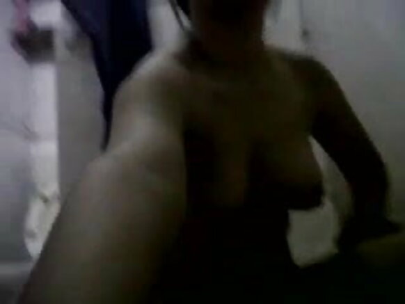 Umukobwa wo muri Mumbai akuraho impuzu ziwe hindi sexy movie n'umukobwa akuraho impuzu ziwe selfie