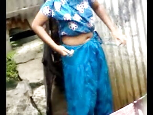 Abantu b'i Bangla abakobwa bakunda kwoga mu gihindi giteye isoni ubururu bw'igihindi mu cicaro gikuru c'igisagara ca dhaka (4)
