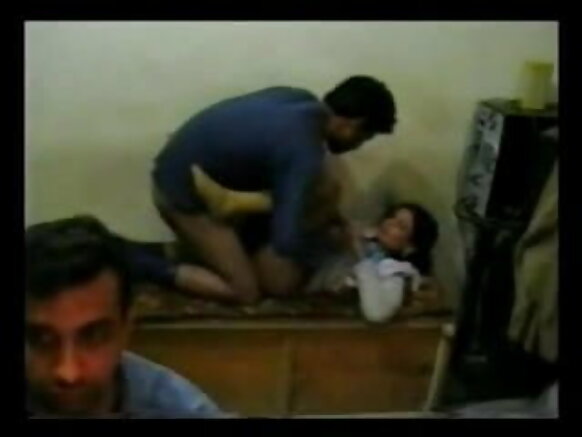 Umukobwa w'umunya Pakistani atwara abahungu babiri b'igitsina gore mu congereza mu minota mikeyi gusa