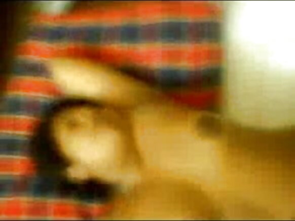 Hot Indian Movie Video Imboro ya tante iremereye yashizwe ahabona kandi irasomwa n'umuhungu wiwe mu gihe ariko arisambanya