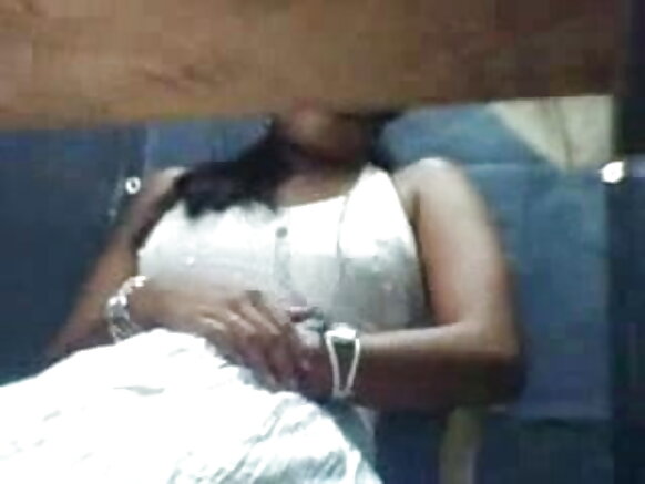 Chat film na webcam y'umukobwa w'umuhindi aryoshe ashaka kwisambanya imbere y'icamera