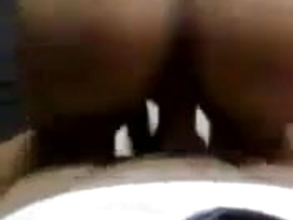 Aunty yakuye impuzu ziwe sexy filime n'igitsina sexy