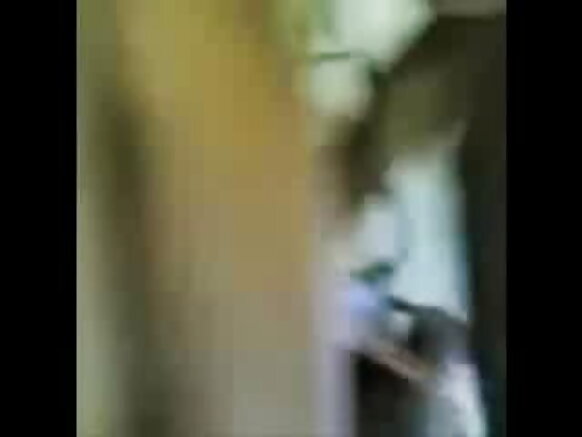 Sexy kandi ishushe umuhindi w'amajepfo bf umuforoma aunty sexy wanje aryamana n'umuhungu wiwe akoresheje agakingirizo