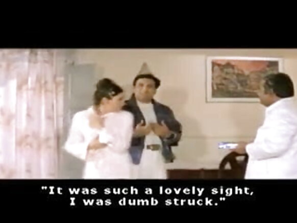Umuhindi azwi cane yitwa Kareena Kapoor yerekanye umugongo wiwe ataco yambaye