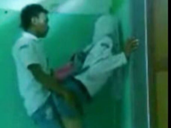 Komeza kunsambanya 2 sexy hindi videwo yanje
