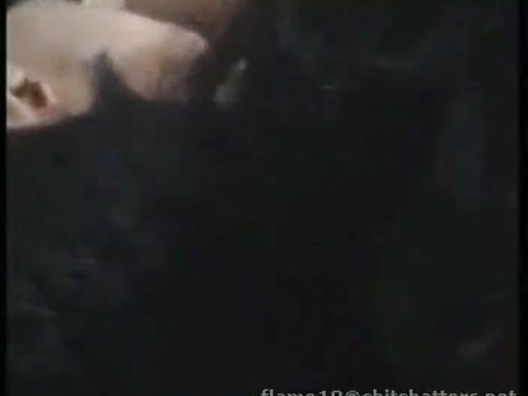 Uwuherutse kwubaka filime y'igitsina y'ubururu yubatse videwo