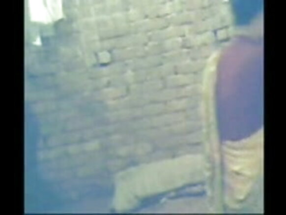 Desi aunty yasambanywe n'umubanyi wiwe aunty wa bollywood amasanamu y'igitsina ya chudai filime