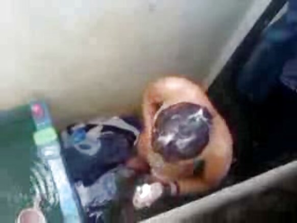 umusukukazi w'igitsina amasanamu hd voyeur kwiyuhagira