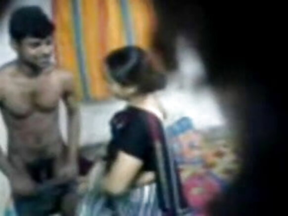 Bhabhi bhabhi n'umukunzi wiwe w'icongereza w'igikundiro hd