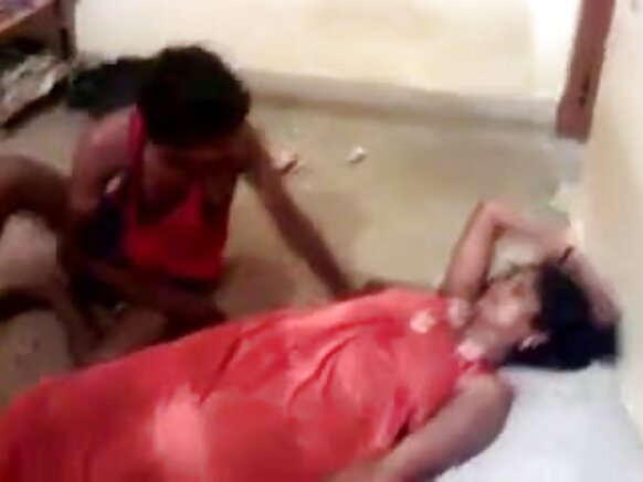Abagenzi b'ikikannada bararyamana imbere y'abagenzi b'icongereza sexy movie HD