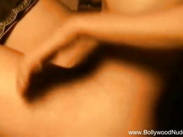 Bollywood India ni amasanamu y'ibitsina y'umukobwa ateye umunezero kandi atwenza mu congereza