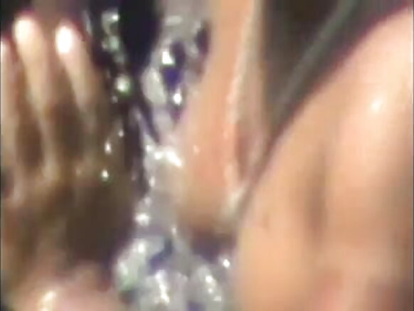 Abagore b'abahindi mu gisagara sexy full hd abagore bari gusa bafashwe bariko bariyuhagira mu videwo yuguruye mu congereza c'abahindi