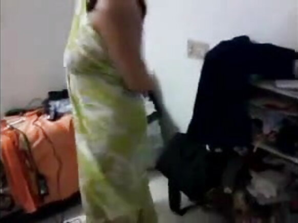 Desi umukozi mugenzi amabere biro rani mukherjee umukozi mugenzi