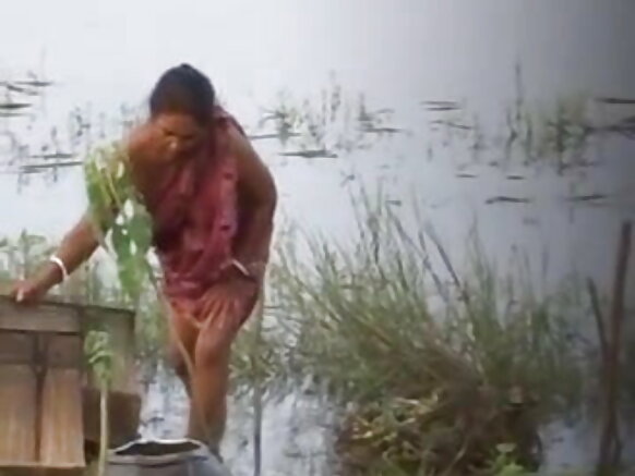 Aunty yerekana amabere ata blouse sexy hindi movie amabere yerekana 2