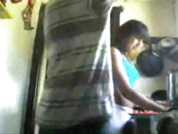 Muvyaranje w'umuhindi arasambana n'abakobwa beza bo muri Brezil mu gikoni, aca aniha cane sexy video hindi