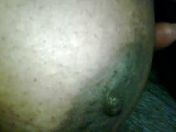 Aunty ariko arashigikira amabere yanje ku mabere manini manini azunguruka mallu sexy movie