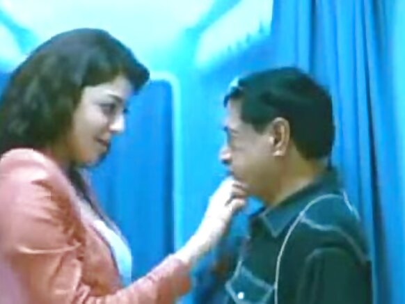 Igishushanyo kitaboneka na kajal agarwal gusoma umugabo wa kera filime y'igitsina yakuweho