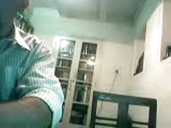 Abahindi bakundana bavyaye inda y'igitsina webcam webcam y'ubuhindi ku nzira