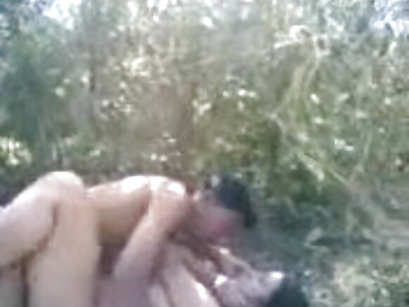 Aunty tetona wo mu buraruko bw'ubuhinde aryamana n'umuhungu wiwe aunty hindi sexy hd film