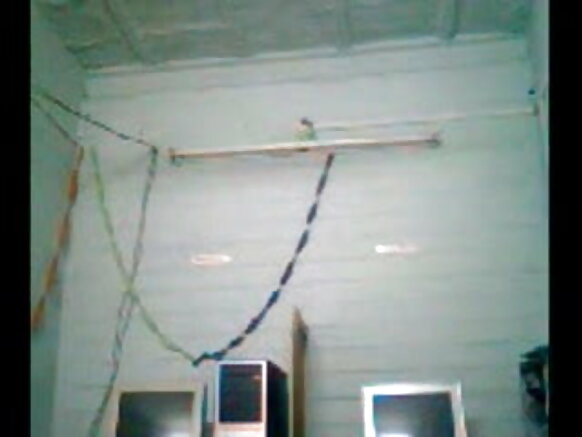 Linda umukobwa w'umuhindi w'igikundiro ariko arakina n'umukunzi wiwe w'umuhindi w'umupakistan filime y'igitsina hd