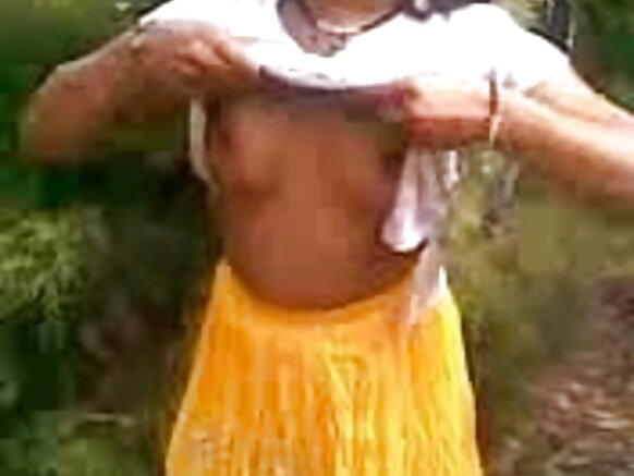 filime y'igitamili desi yerekana umuhungu w'igitsina kinini n'umukobwa mw'ishamba