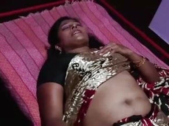 Umushoferi w'umuhindi Busty Mallu Aunty yaronse masaje n'umushoferi wiwe filime nshasha y'igitsina