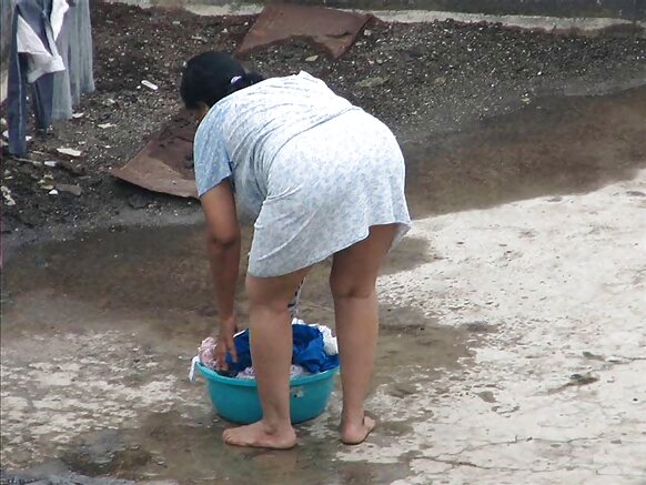 Spy Aunty India - Indogoba y'Umugore Ashaka Kuraba Filime y'Ivy'Igitsina - Botin Voyeur