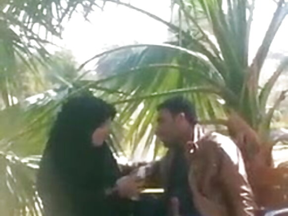 Hijabi BJ n'ivyatsi gushika wirutse muri parike ya bose yo muri Pakistani