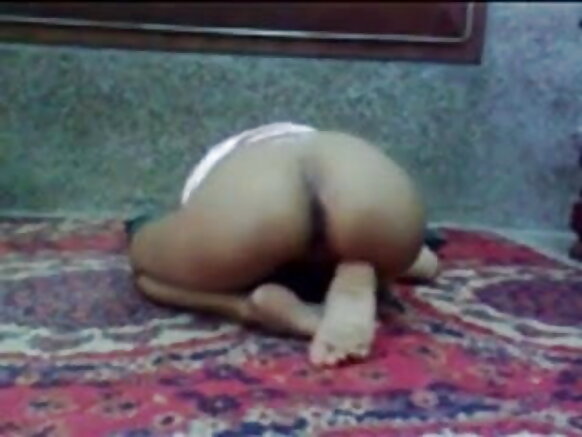 desi sexy filime yuzuye sexy sexy umuhungu aryambanya umukecuru