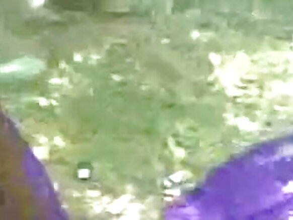 Aunty telugu ashushe arasambanya umukuru wiwe mu videwo y'igitsina yihuta hd