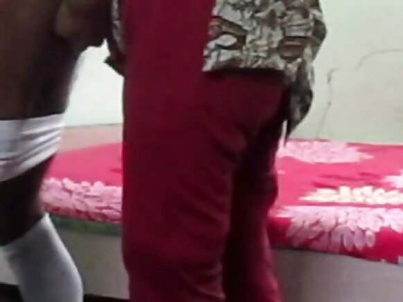 umugore wa desi amasanamu y'igitsina umugabo akoresha umugozi w'indogoba kandi azunguza indogoba n'umugozi